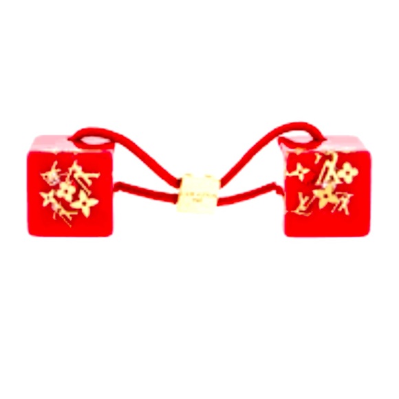 Louis Vuitton
Monogram Inclusion Hair Cubes - Picture 2 of 8